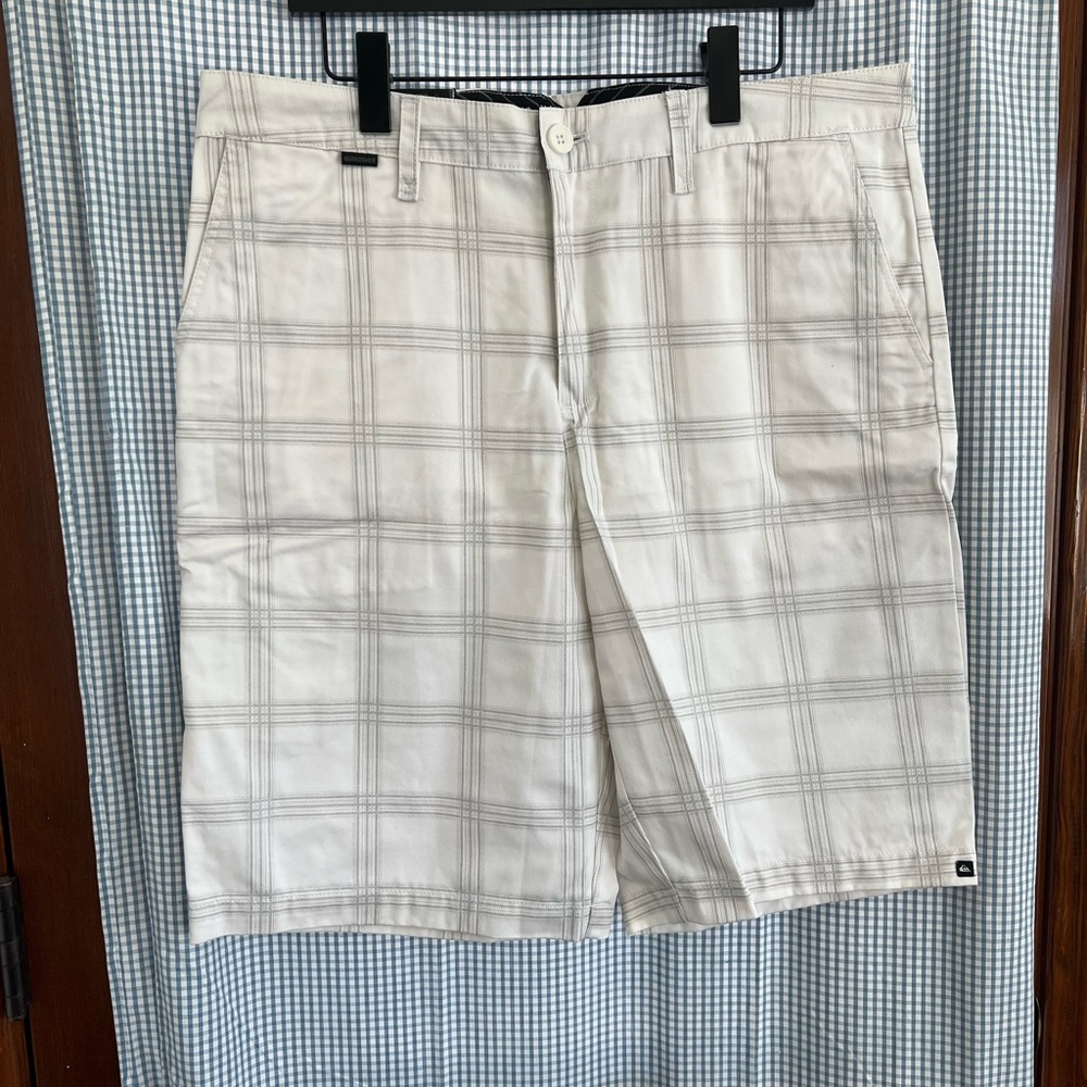 Quiksilver White Plaid Flat Front Men's Shorts